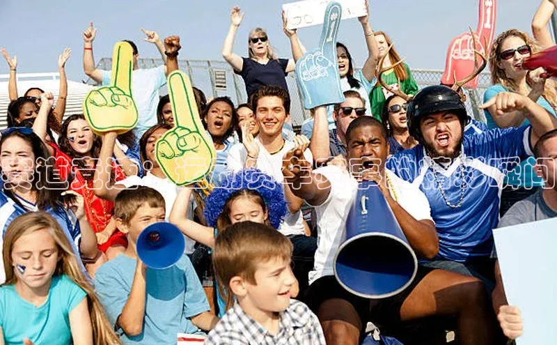 赛道竞速：运动赛车赛事的精彩瞬间